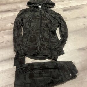 Camouflage Hooded Jacket and Pants Set — LULULEMON MATCHING SET EXCELLENT CONDI